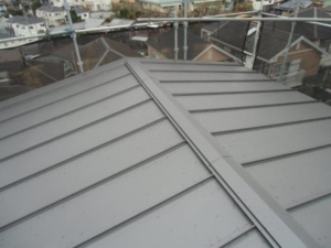 屋根リフォームとは？工法別の相場や補助金、詐欺の手口や屋根材の種類も紹介！