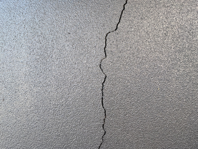 神奈川県や横浜市の外壁のクラックの原因