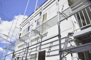 【最新】アパートの外壁塗装の費用相場は？オシャレにする方法や工事期間も解説！